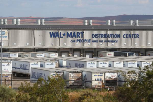 Alabama woman sues Walmart, claims work pants only fit male drivers