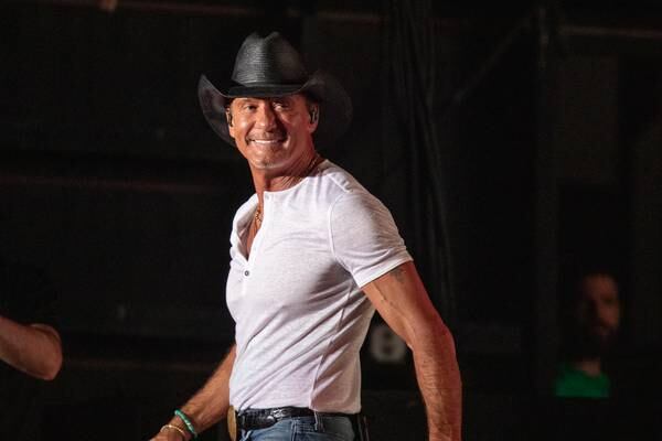 Tim McGraw surprises Make-A-Wish recipient by spending the whole day with her