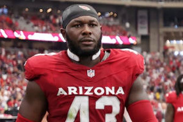 Cardinals LB Jesse Luketa has flat tire on way to game; fans give him lift